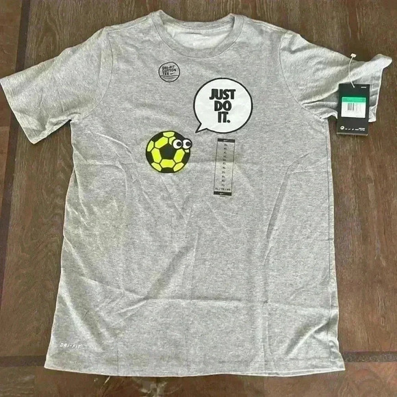 NWT Nike Tee - Picture 1 of 5
